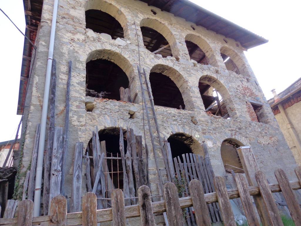 Casa indipendente a Madonna del sasso in Via Circonvallazione - Foto 2