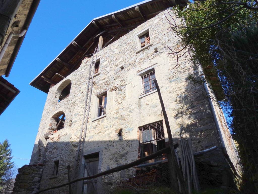 Casa indipendente a Madonna del sasso in Via Circonvallazione - Foto 3