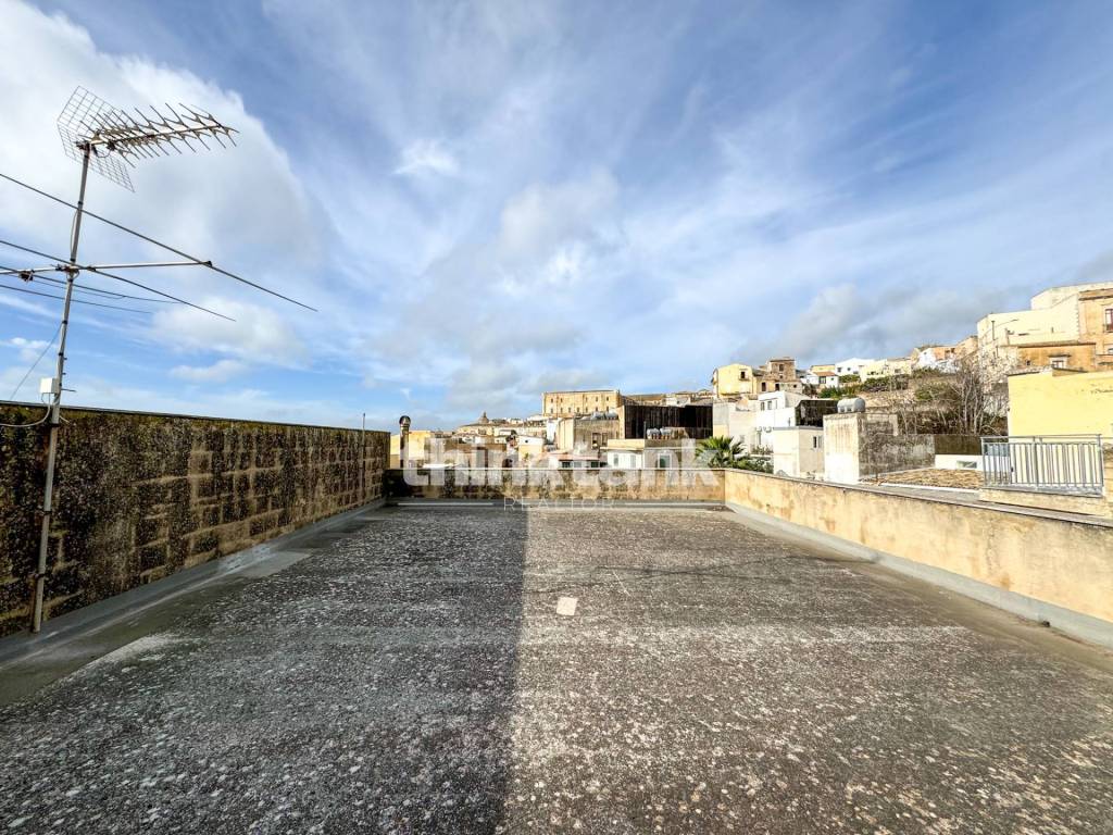Appartamento a Noto in Via Angelo Cavarra - Foto 3