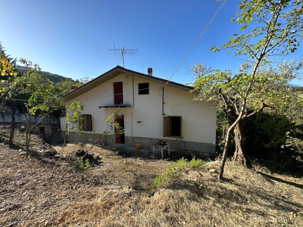 Casa indipendente a Lettomanoppello in Via Chiuse - Foto 2
