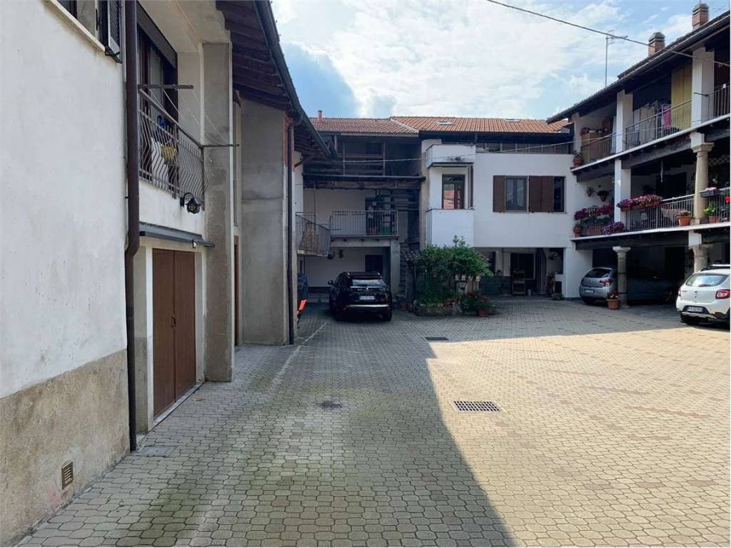 Casa indipendente a Viggiù in via Madonnina, 27 - Foto 1