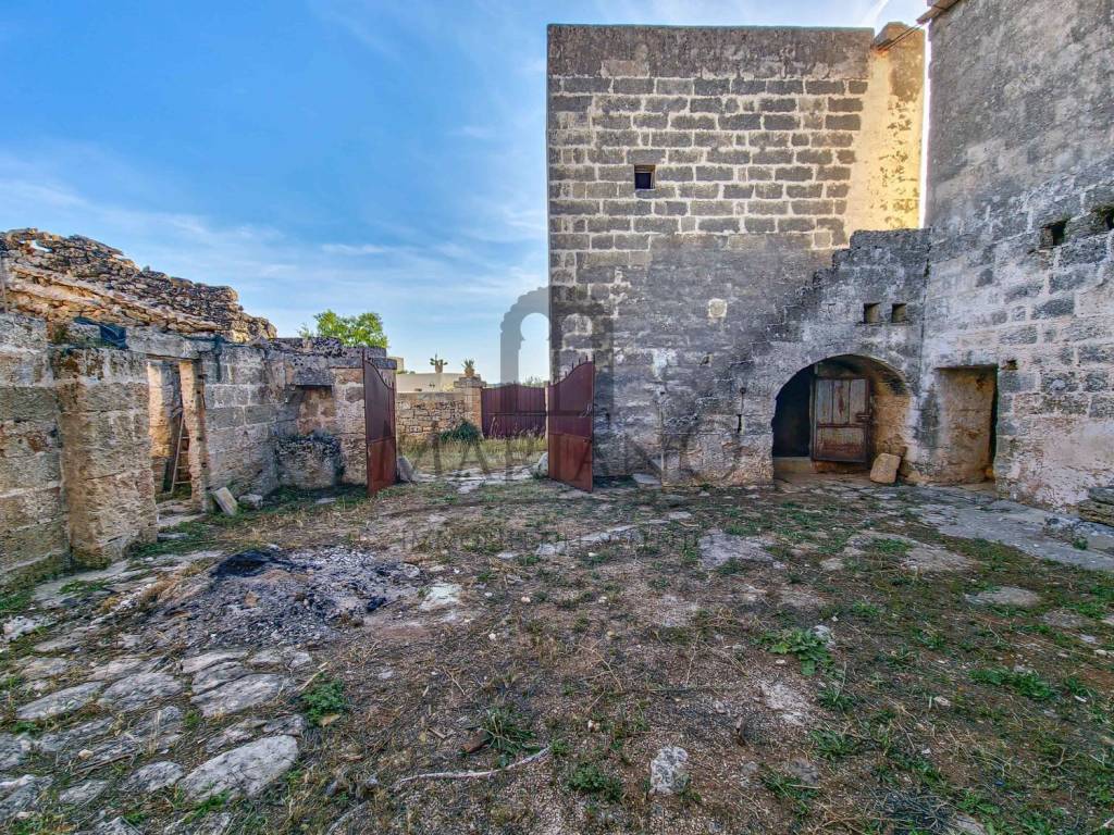 Palazzo / stabile a Castrignano del capo - Foto 2