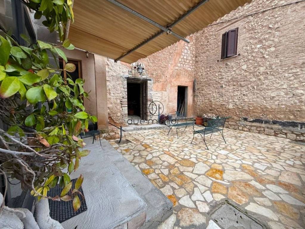 Casa indipendente a Trevi in Via dell'Arco - Foto 2