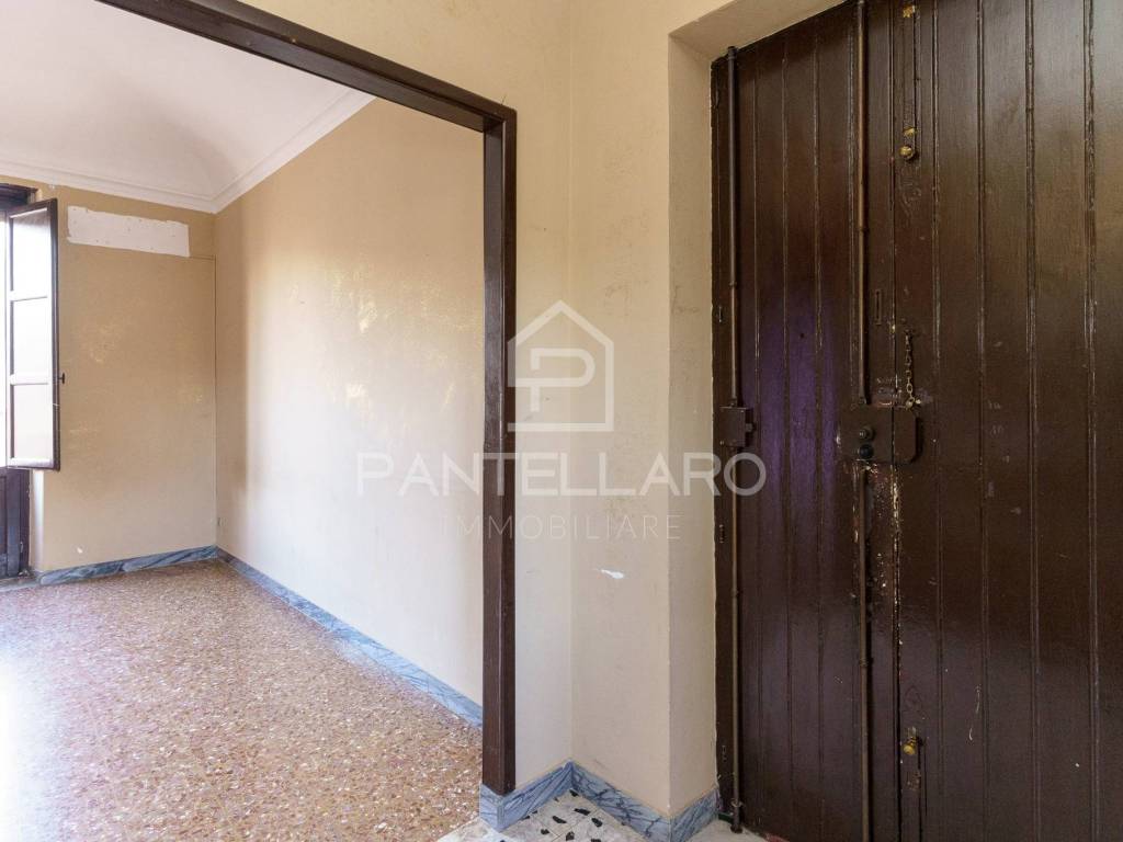 Appartamento a Catania in Via Wrzì, 83 - Foto 2