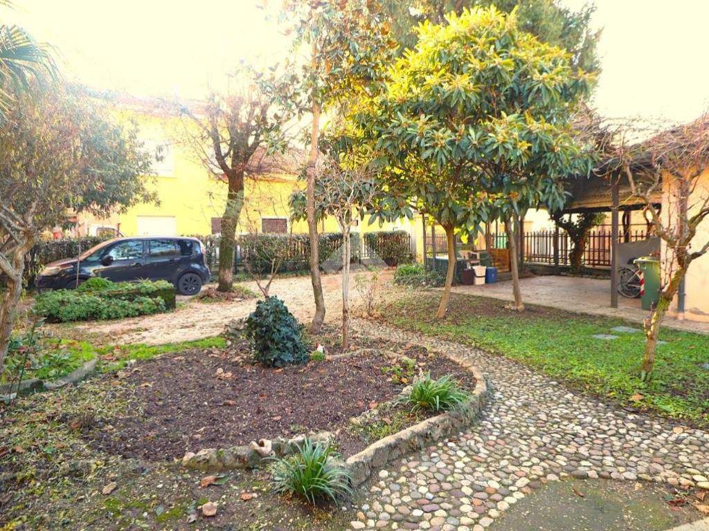 Villa a Roverbella in Via Solferino e San Martino, 33 - Foto 4