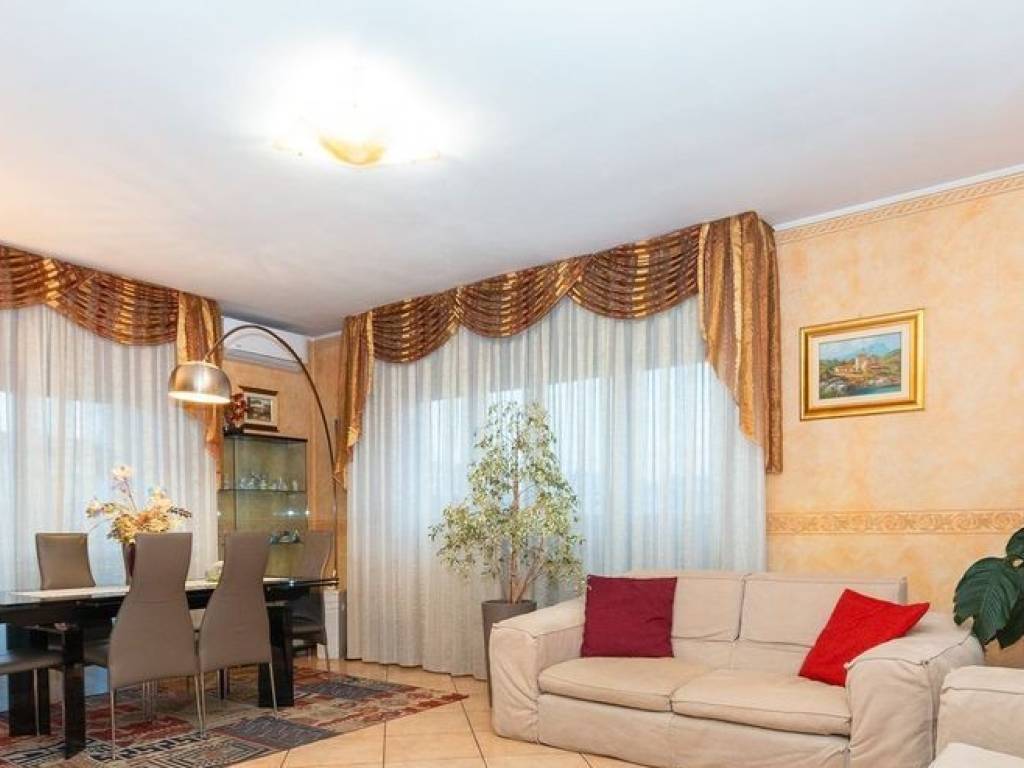Appartamento a Gorla minore in Via Roma, 11 - Foto 2