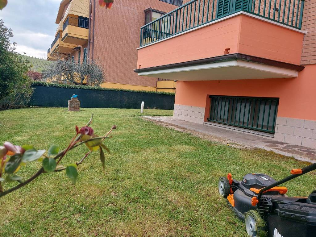 Villa a Pesaro in Strada Lago di Nemi - Foto 4