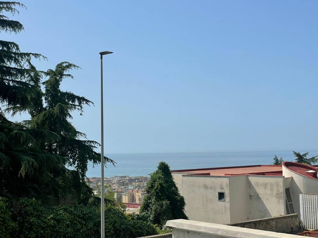 Appartamento a Salerno in Viale delle Querce, 18 - Foto 2