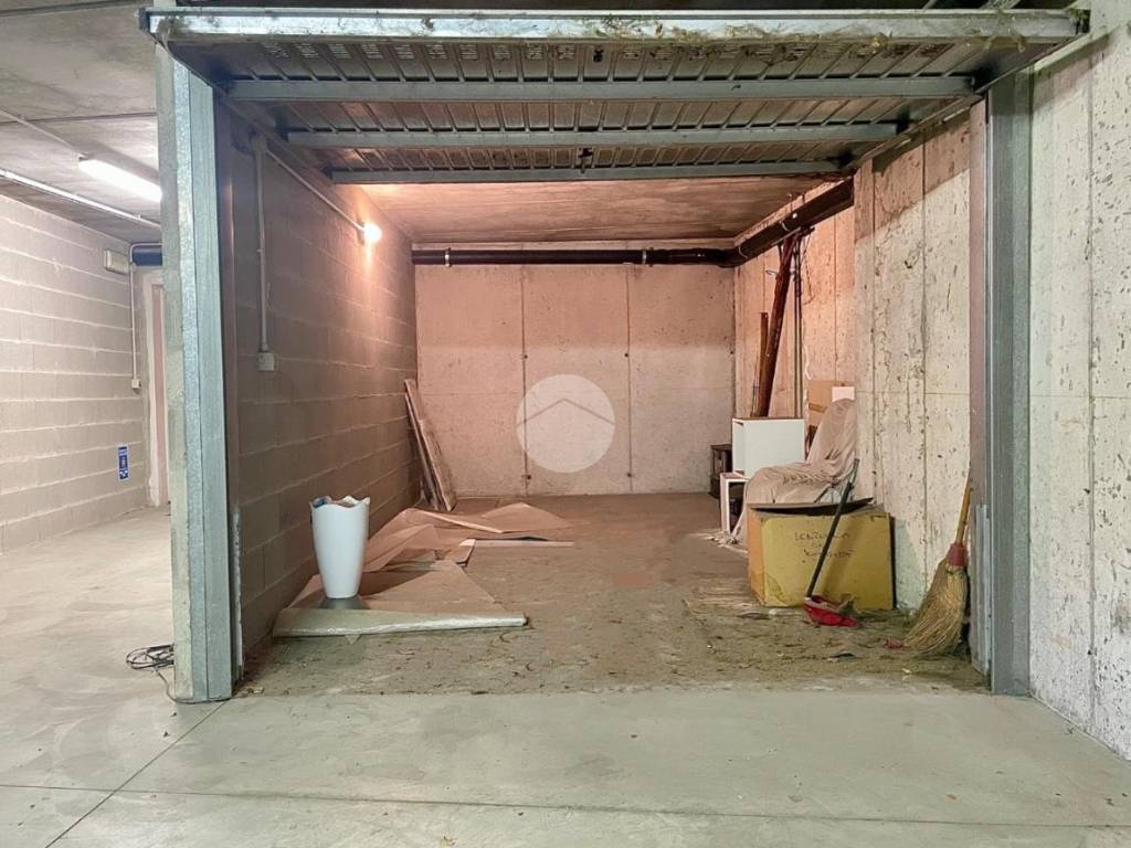 Box / garage a San giovanni lupatoto in Via della Vittoria, 21 - Foto 3