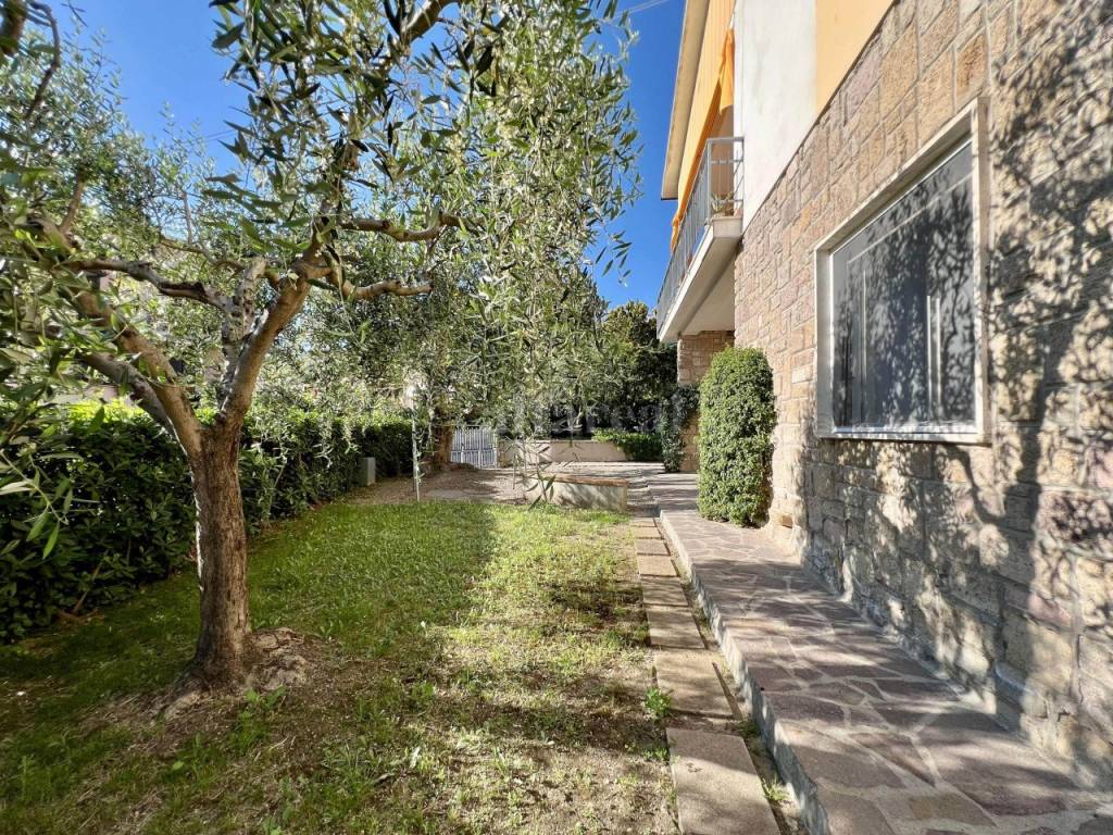 Villa a Castiglione della pescaia in Via Monte Grappa, 10 - Foto 2