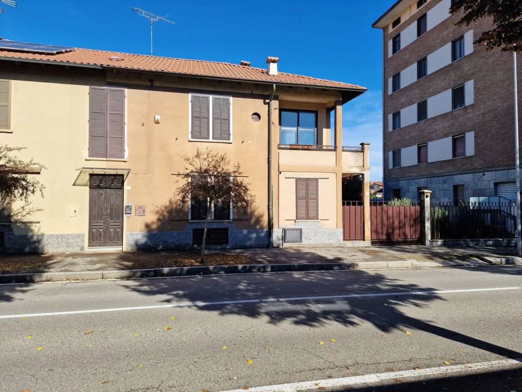 Villa a Gattinara in Viale Piomonte, 24 - Foto 2