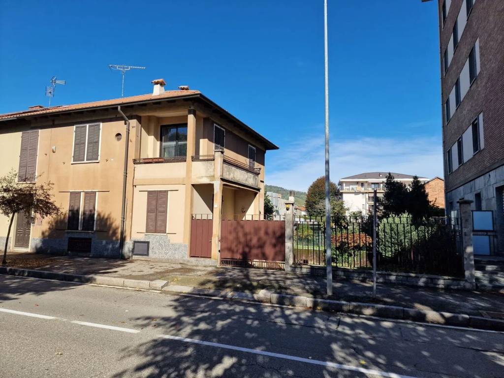 Villa a Gattinara in Viale Piomonte, 24 - Foto 3