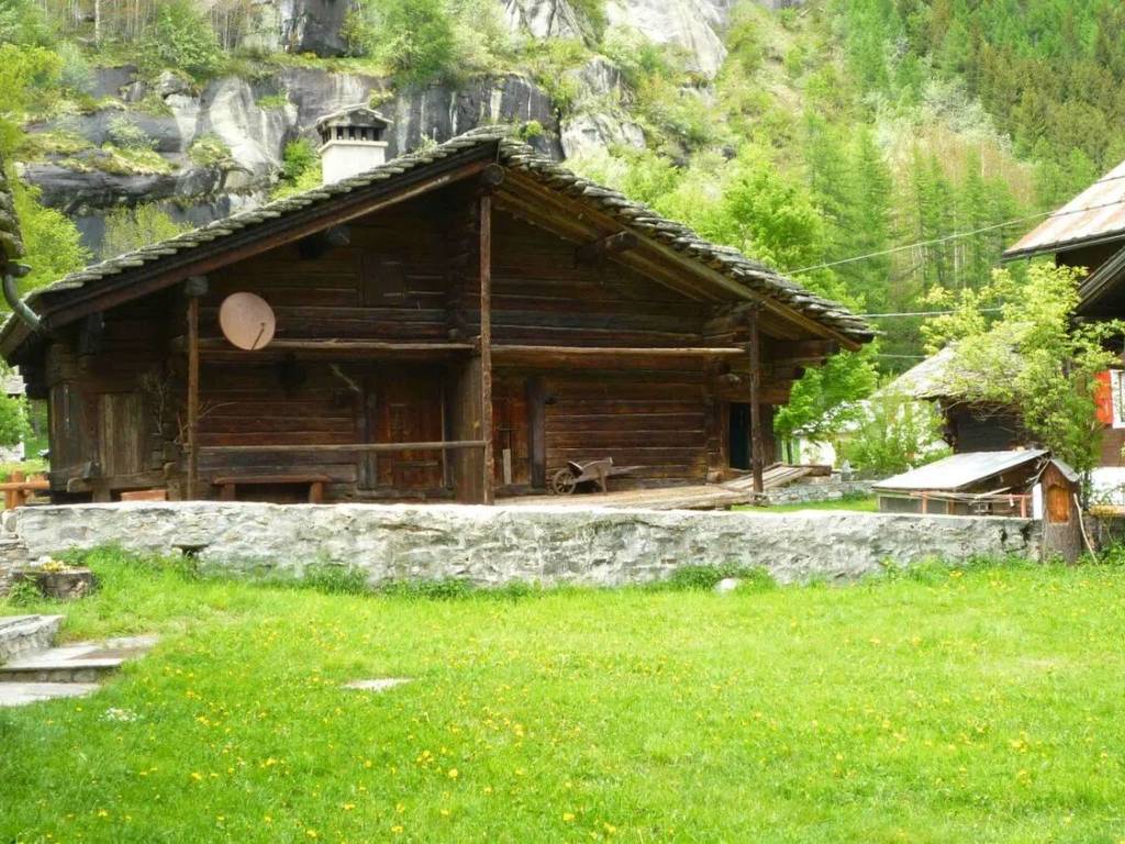 Rustico / casale a Macugnaga in Abitato Di Pecetto Superiore S.N.C. - Foto 5