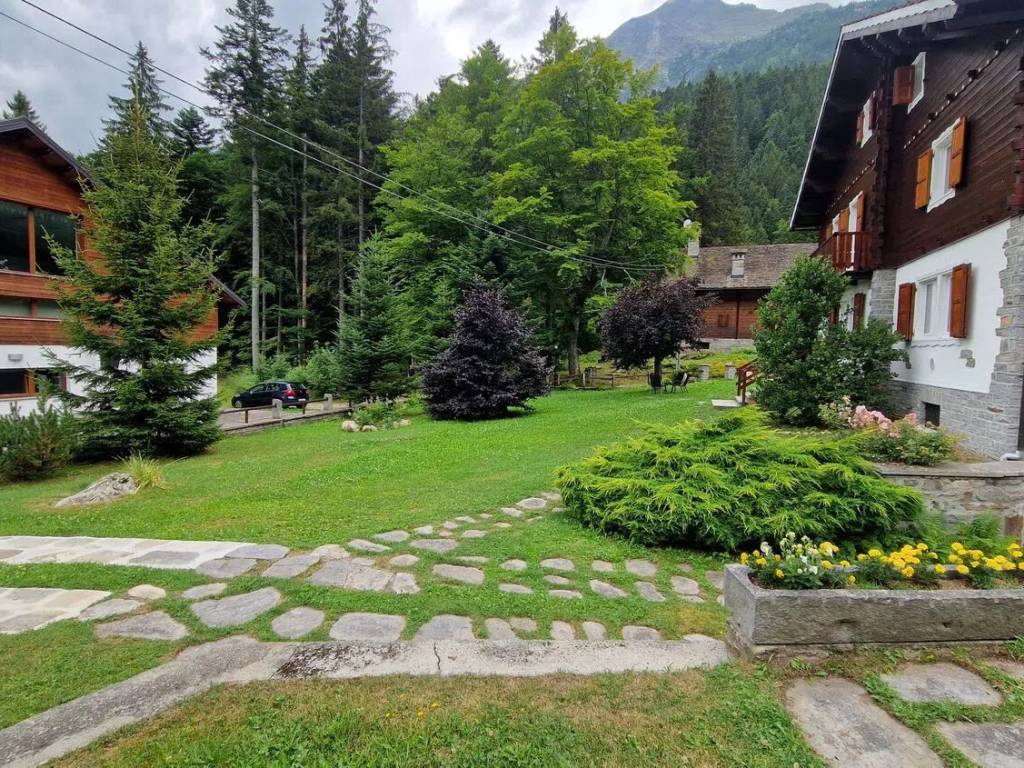 Villa a Macugnaga in Via Don Sisto Bighiani, 3 - Foto 2