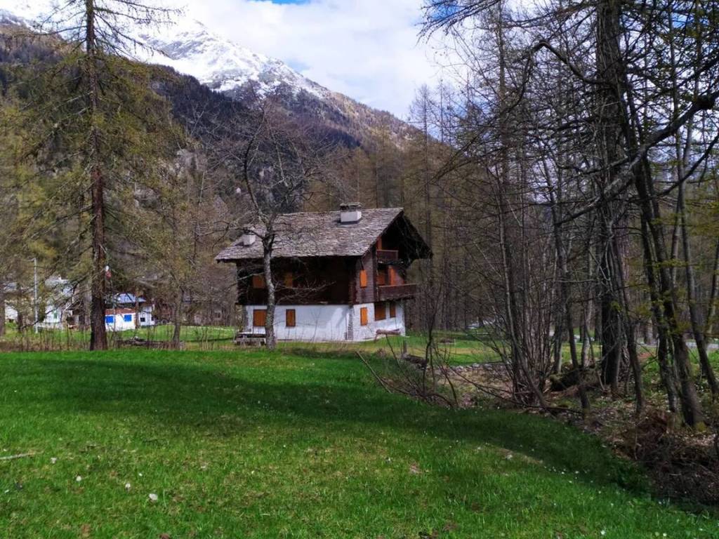 Appartamento a Macugnaga in Abitato Di Pecetto Superiore S.N.C. - Foto 2
