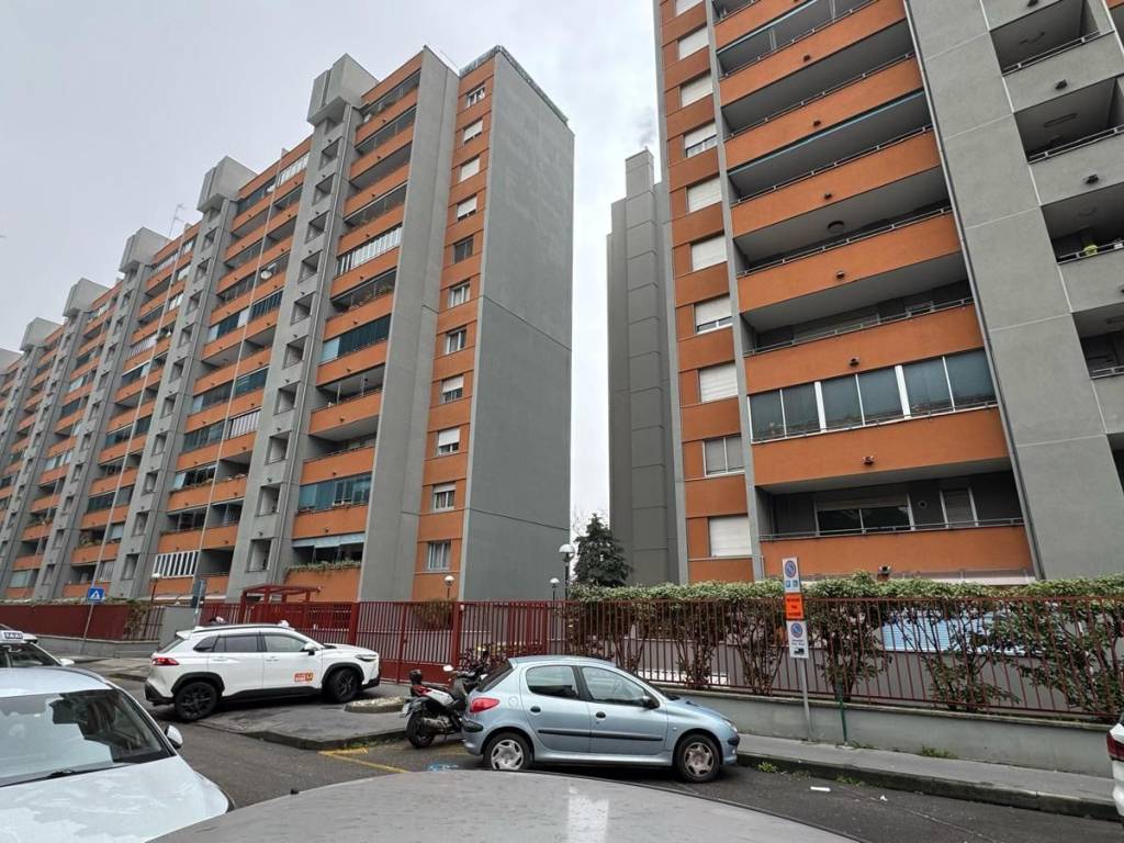 Appartamento a Cologno monzese in Via Luigi Einaudi - Foto 1