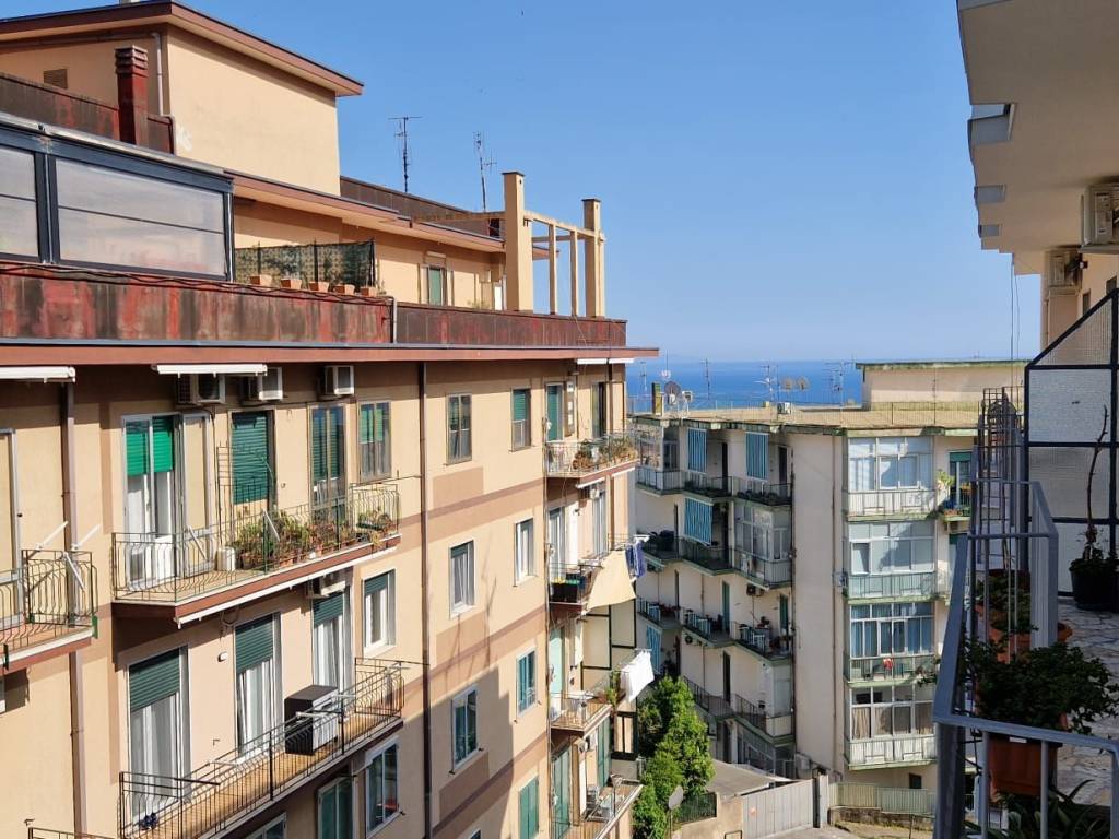 Appartamento a Salerno in Via Valerio Laspro, 33 - Foto 3