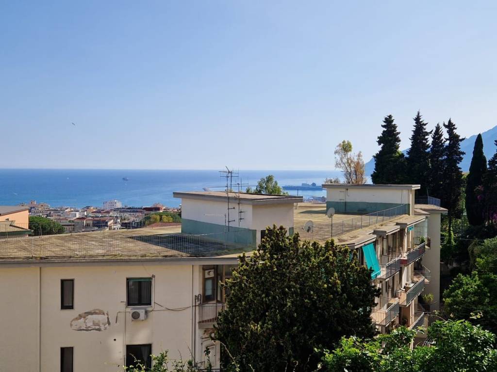Appartamento a Salerno in Via Valerio Laspro, 33 - Foto 4