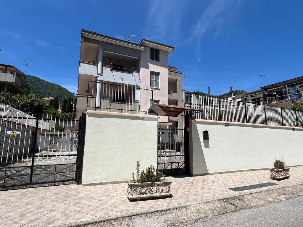 Appartamento a Baronissi in Via D. Cirillo, 62 - Foto 2