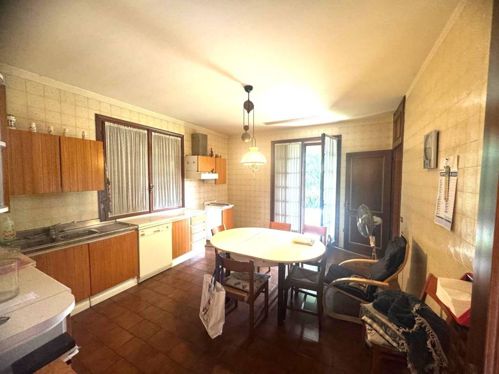 Villa a Montecchio maggiore in Via Cesare Pavese, 6 - Foto 4