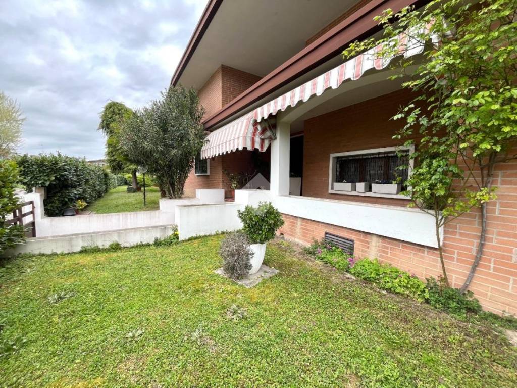 Villa a Ponte san nicolò in Via Alcide Cervi, 6 - Foto 2