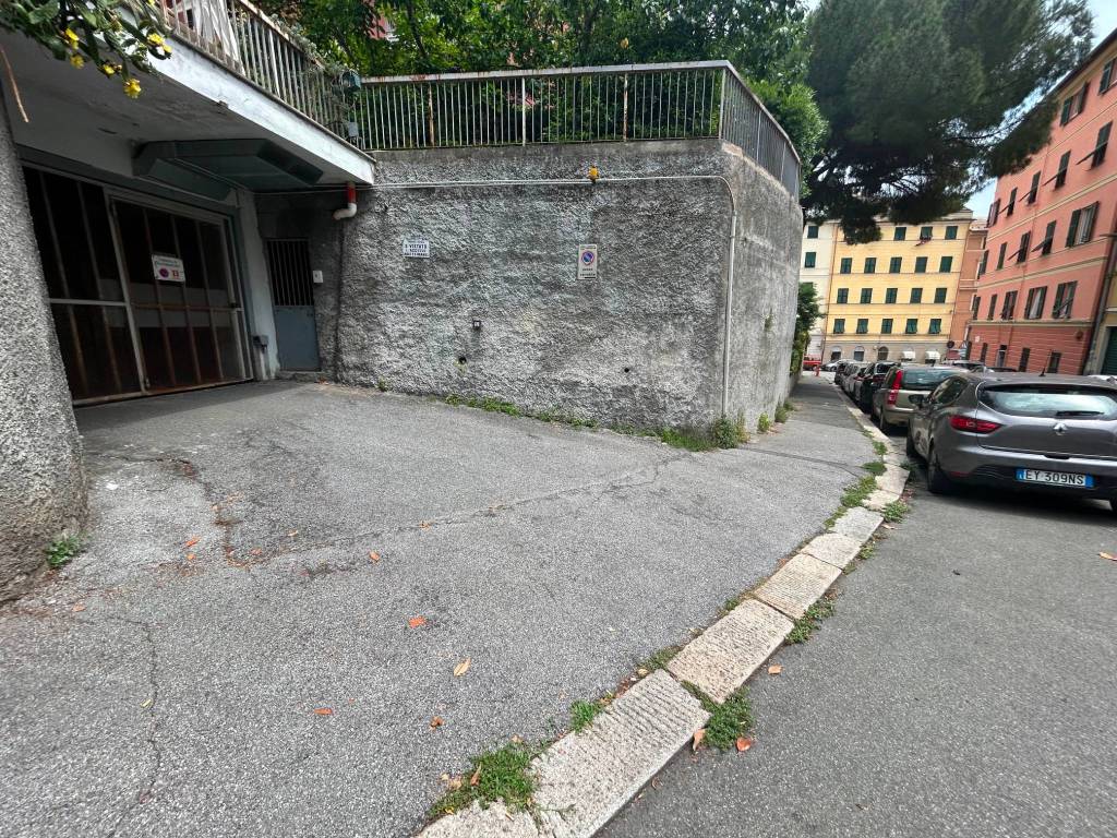 Box / garage a Genova in Viale Giorgio Modugno - Foto 3