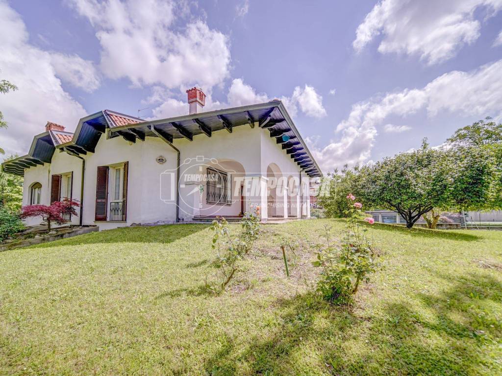 Villa a Fagnano olona in Via XXV Aprile 27 - Foto 2