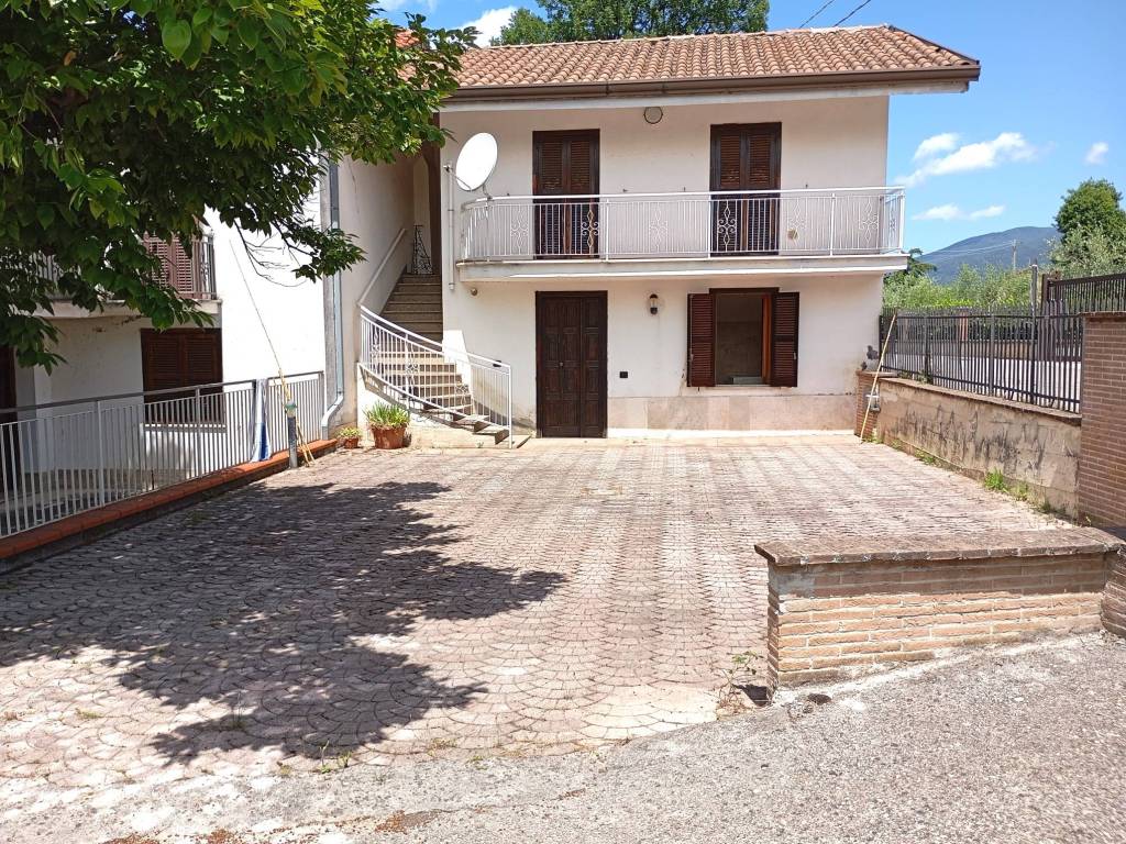 Villa a Alatri in Via Fontana Collelavena, 13 - Foto 3