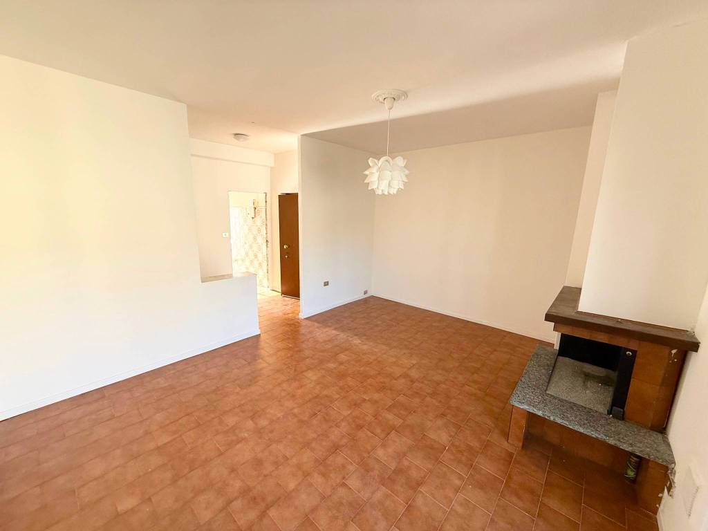 Appartamento a Saronno in Via Alessandro Volta, 85 - Foto 2