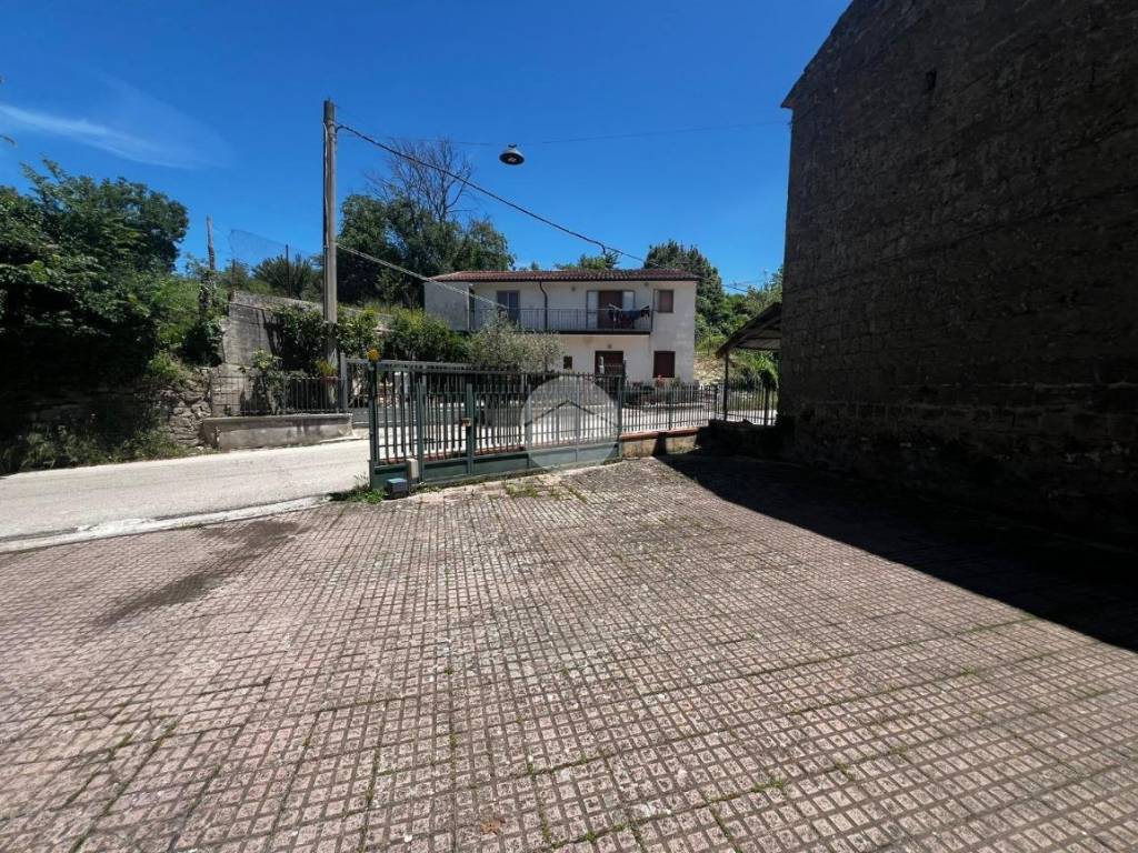 Casa indipendente a Montesarchio in Via Carrara - Foto 2