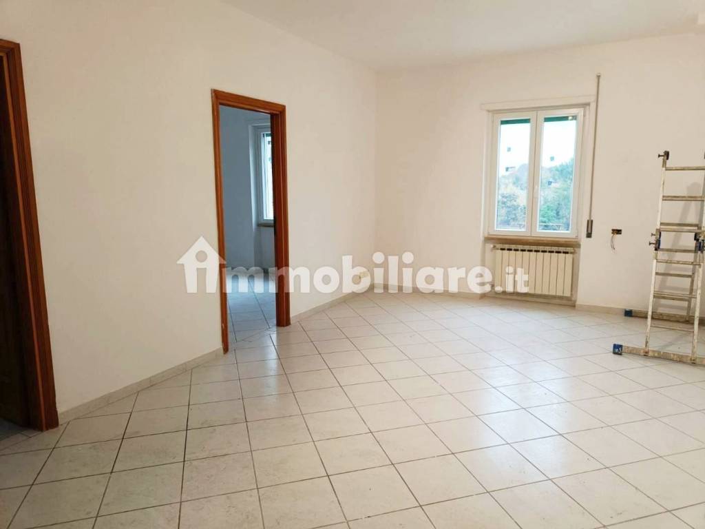 Appartamento a Gorla minore in Via Roma, 11 - Foto 2
