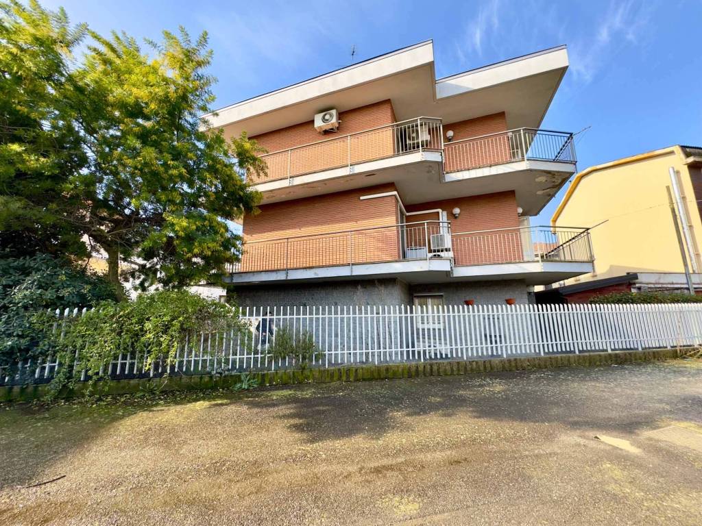 Villa a Novara in Via Monte Rosa, 8 - Foto 4