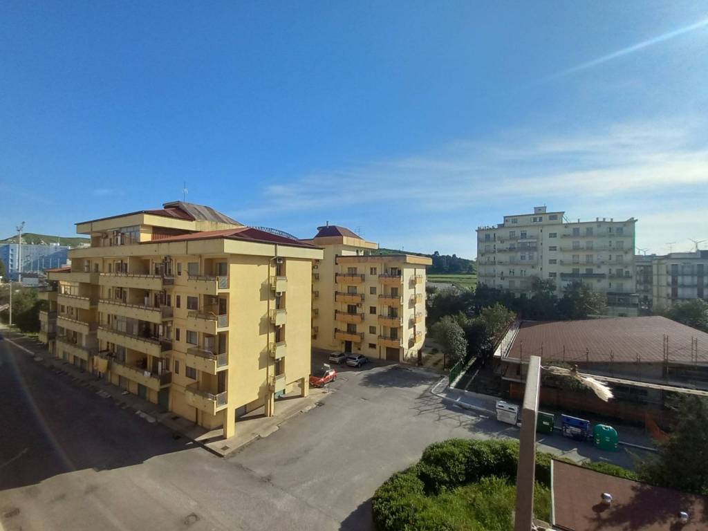 Appartamento a Crotone in Via Giovanni Verga, 5 - Foto 3