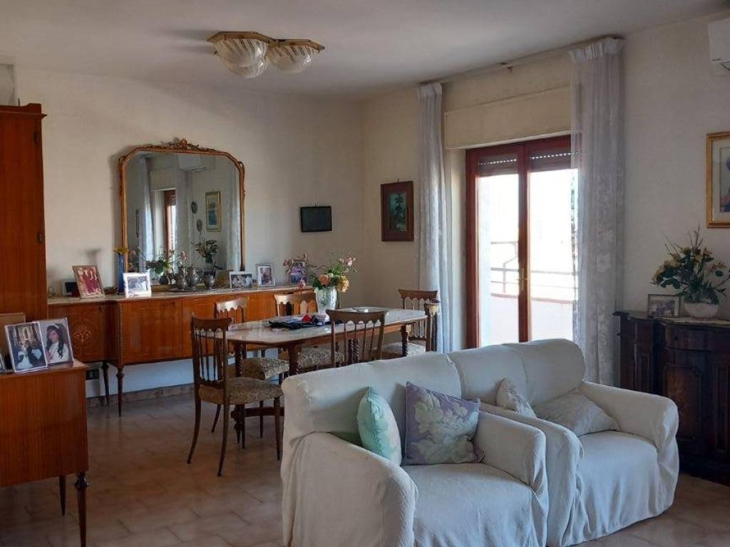 Appartamento a Crotone in Via Giovanni Verga, 5 - Foto 4