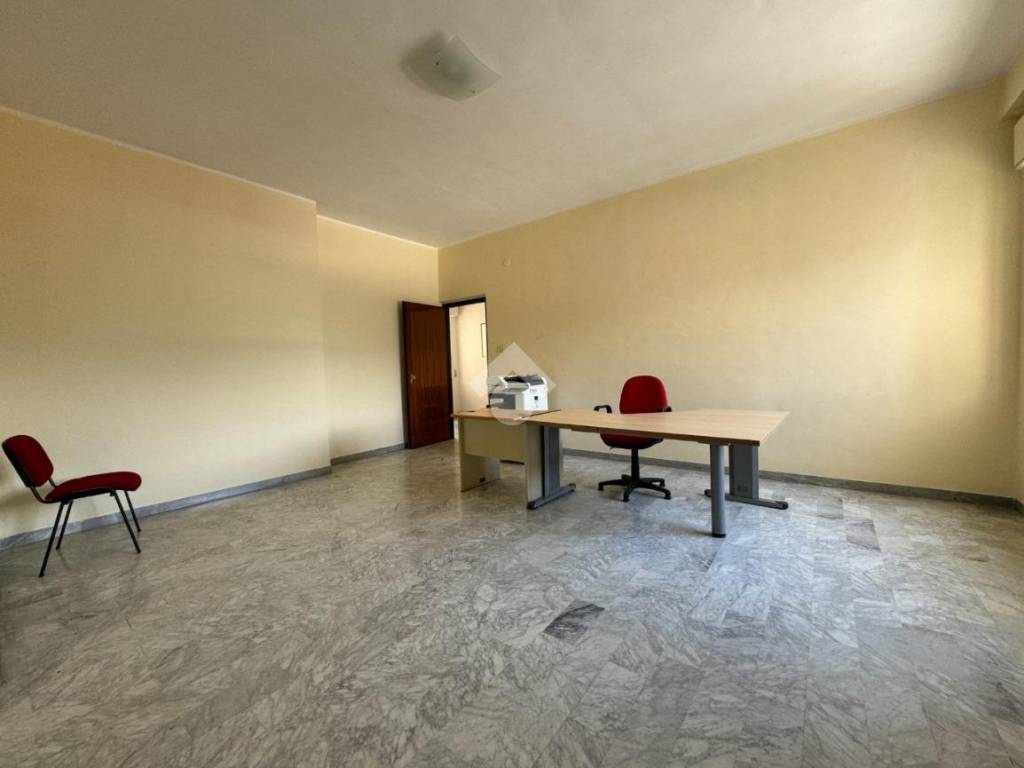 Appartamento a Cosenza in Piazza 1º Maggio, 4 - Foto 3