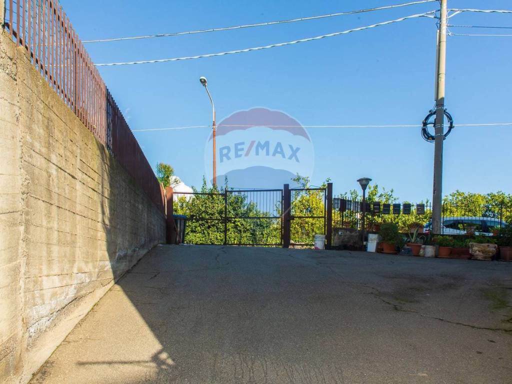 Appartamento a Riposto in Via Enrico Toti - Foto 2