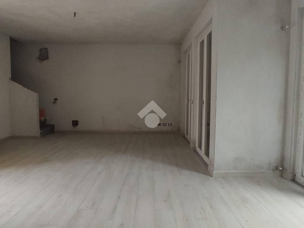 Villa a Lonate pozzolo in Via Sant'Anna, 1 - Foto 3