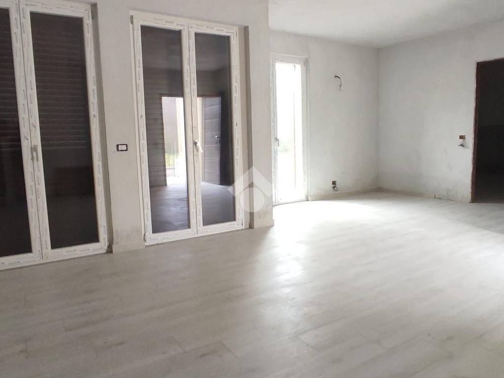 Villa a Lonate pozzolo in Via Sant'Anna, 1 - Foto 4