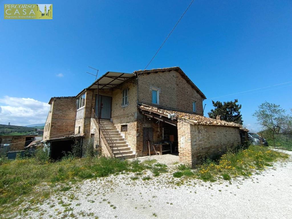 Casa indipendente a Bellante - Foto 2