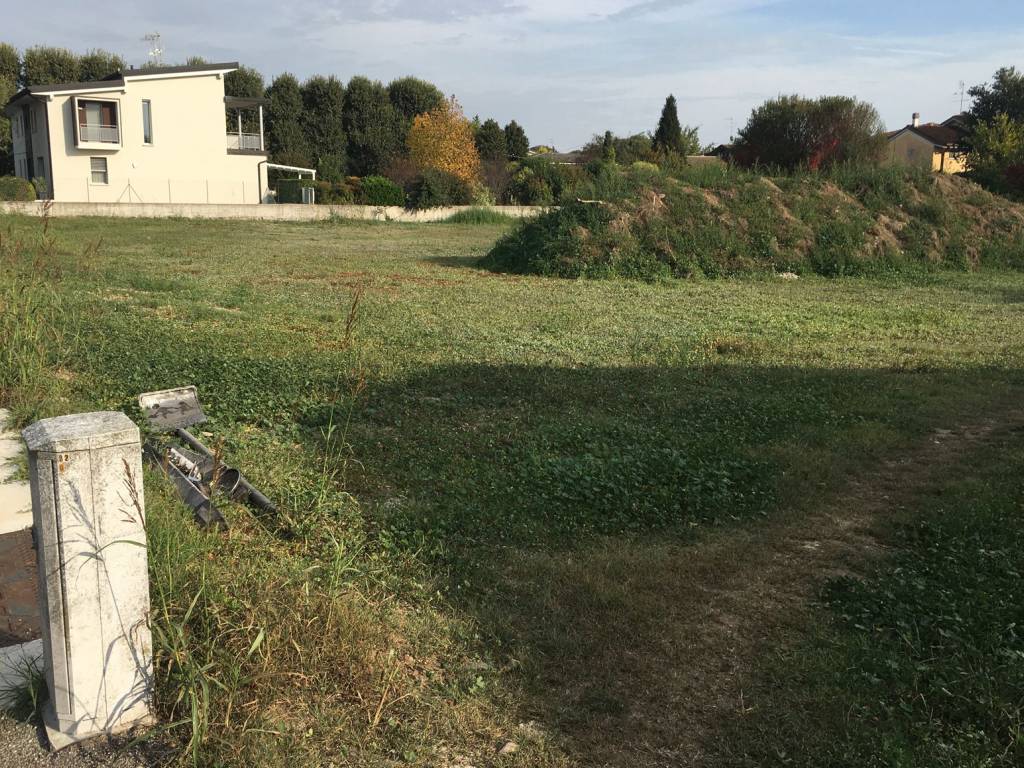 Terreno a Curtatone in Via 8 Marzo, 1 - Foto 2