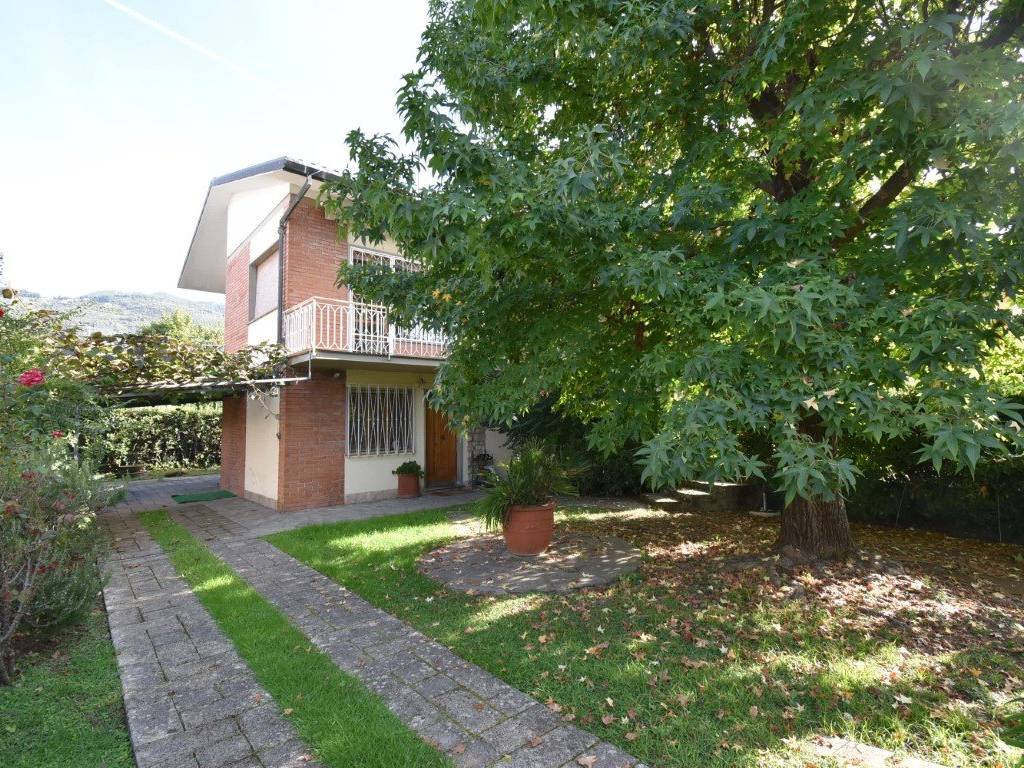 Villa a Pietrasanta in Via Umbria, 13 - Foto 2