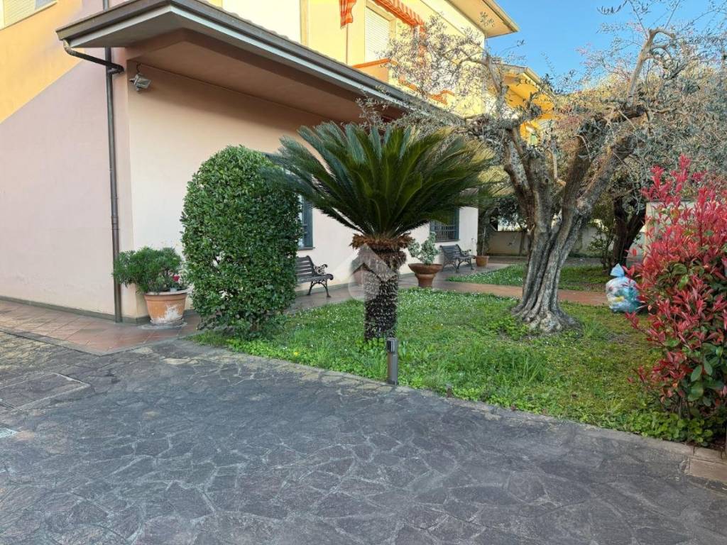 Villa a Chiesina uzzanese in Via Livornese di Sotto - Foto 2