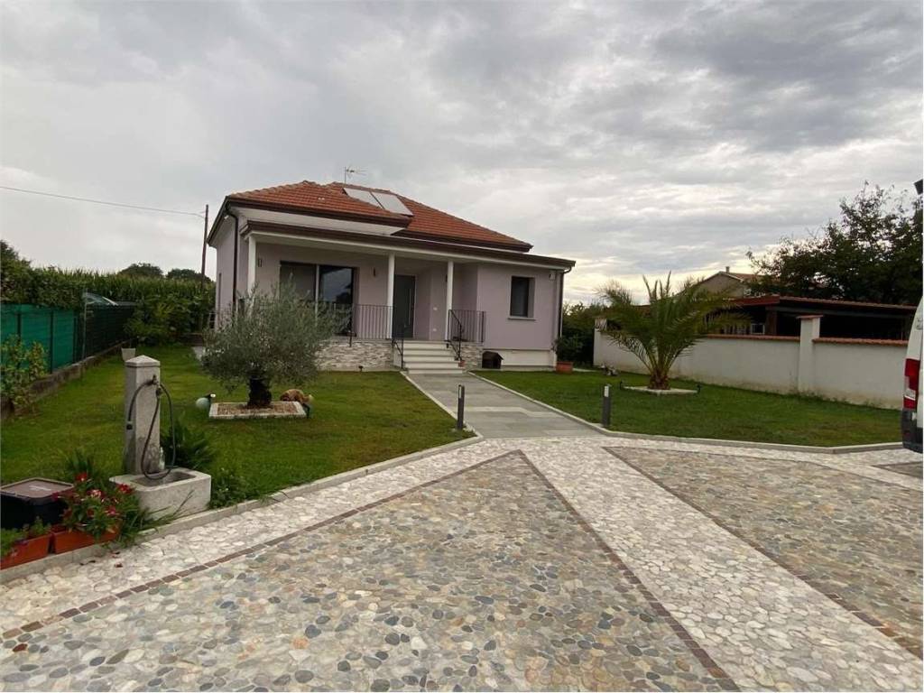 Villa a Oleggio in Via Raspagna , 105 - Foto 2