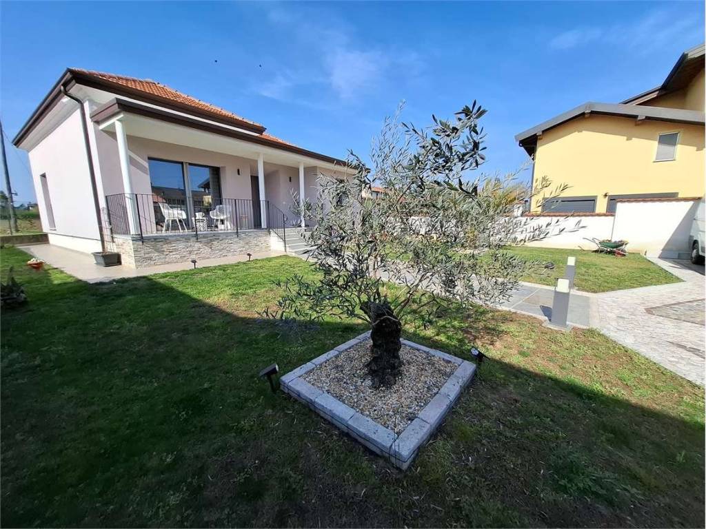 Villa a Oleggio in Via Raspagna , 105 - Foto 3