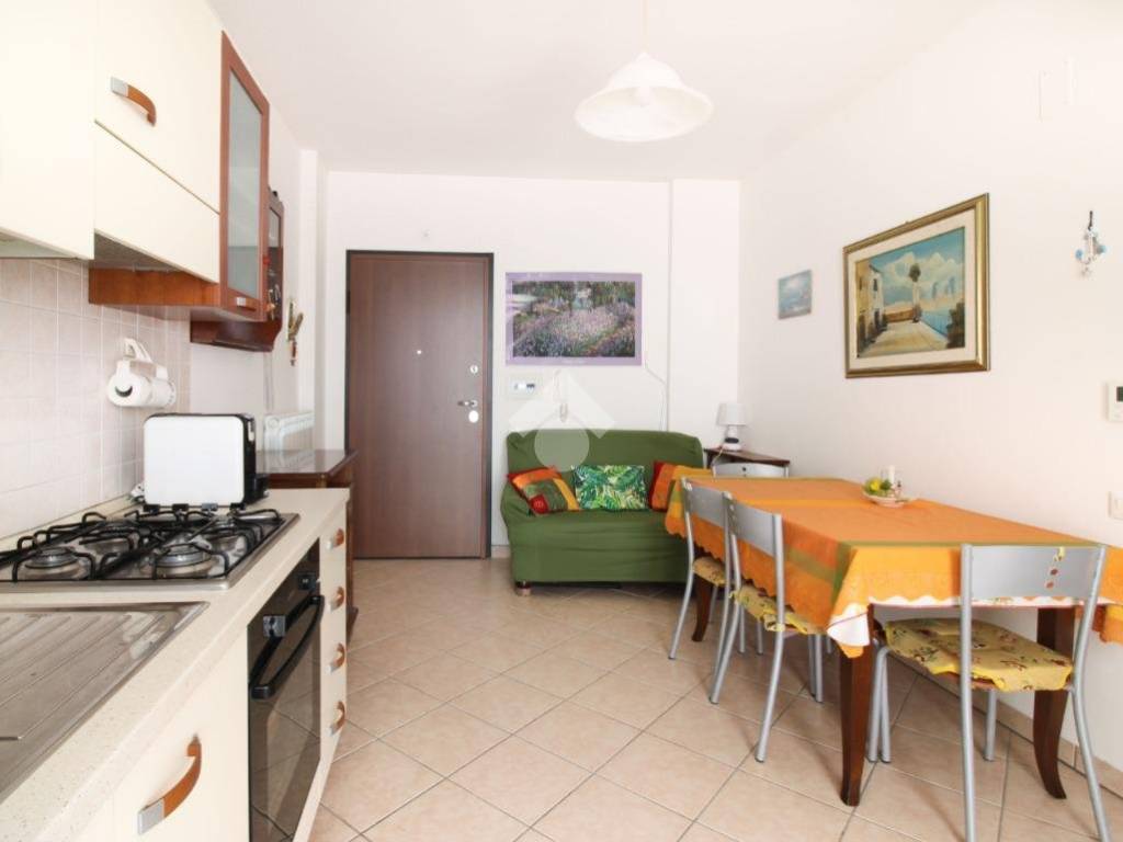 Appartamento a Alba adriatica in Via Ercole Falò, 21 - Foto 2