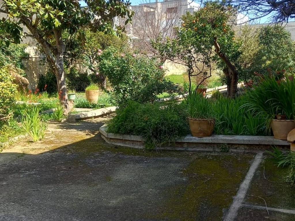 Casa indipendente a Scorrano in Piazza Vittorio Emanuele III, 24 - Foto 2