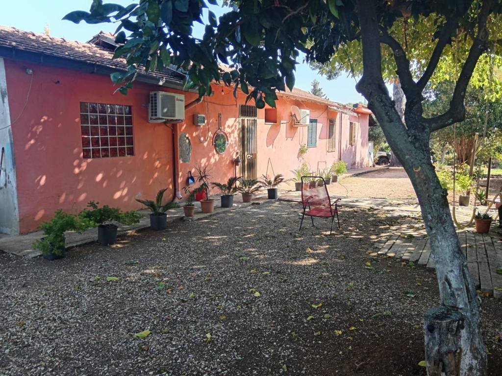 Villa a Cisterna di latina in Via Del Pesco S.N.C. - Foto 3