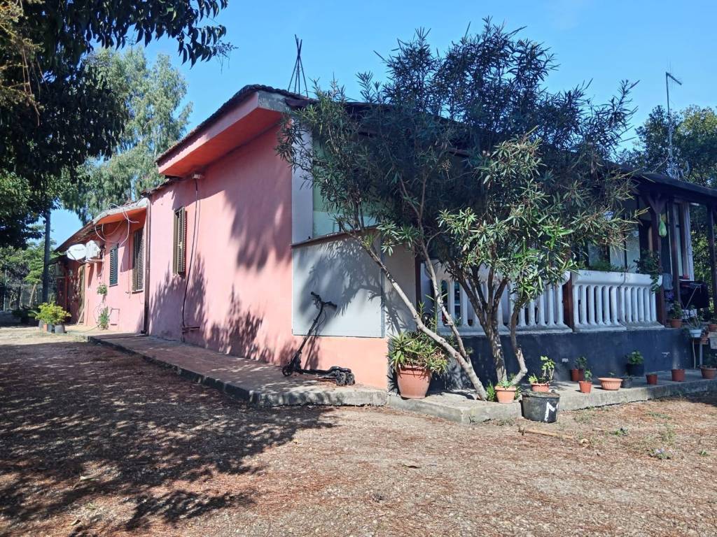 Villa a Cisterna di latina in Via Del Pesco S.N.C. - Foto 4