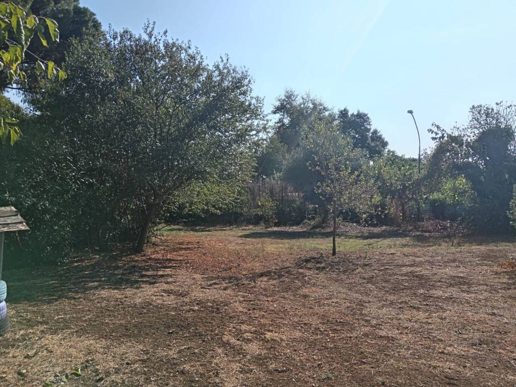 Villa a Cisterna di latina in Via Del Pesco S.N.C. - Foto 5