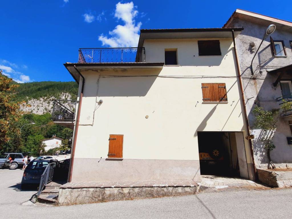 Casa indipendente a Fiamignano in Via D. Rinaldi - Foto 2